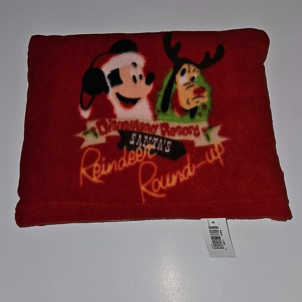 NEW Disneyland Resort Santas Reindeer Roundup Red Blanket Christmas Mickey Pluto